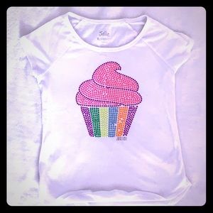 This is a cupcake shirt for little girls